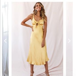 Selfie Leslie Small Gold Midi Dress